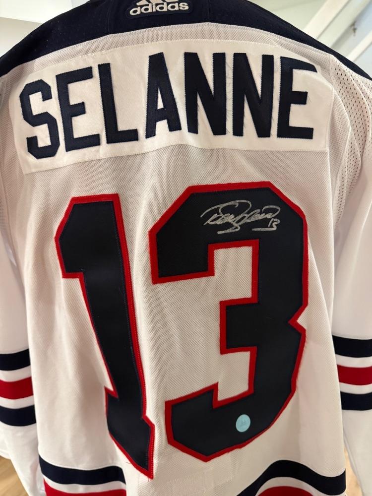 Signed Selanne jersey